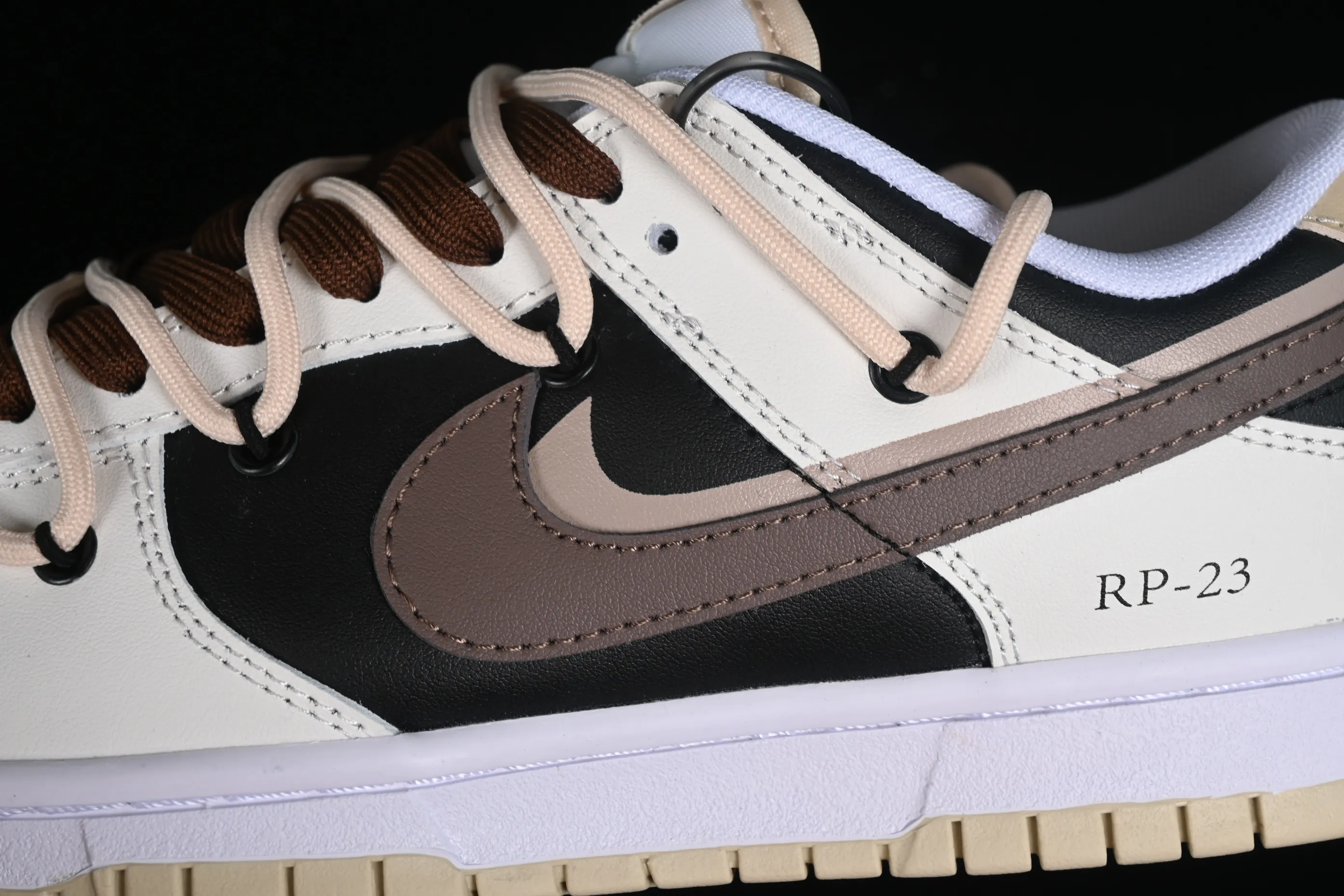 All categories Nk SB Dunk series Nk SB Dunk Low low-top sneakers Nk Dunk Low chestnut letters high street black and brown deconstruction SB strap low-top casual sneakers DV0831-003